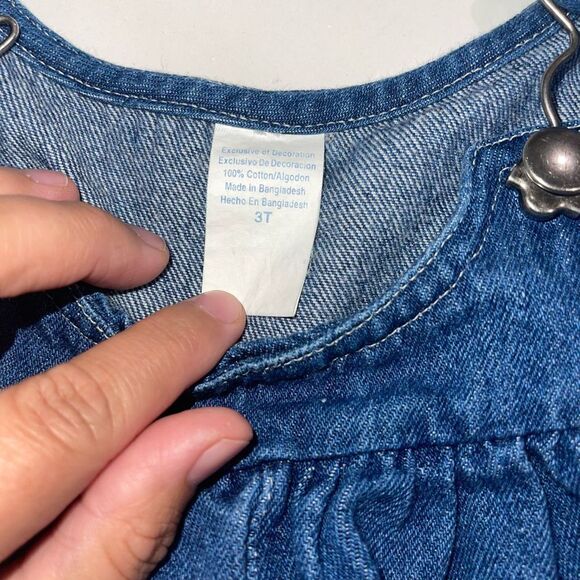 Unbranded Denim Skirtall w/ Embroidered Heart Flowers & Pockets - Size 3T - Picture 3 of 5